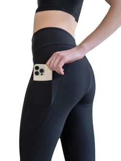 432 Pocket flare leggings in black