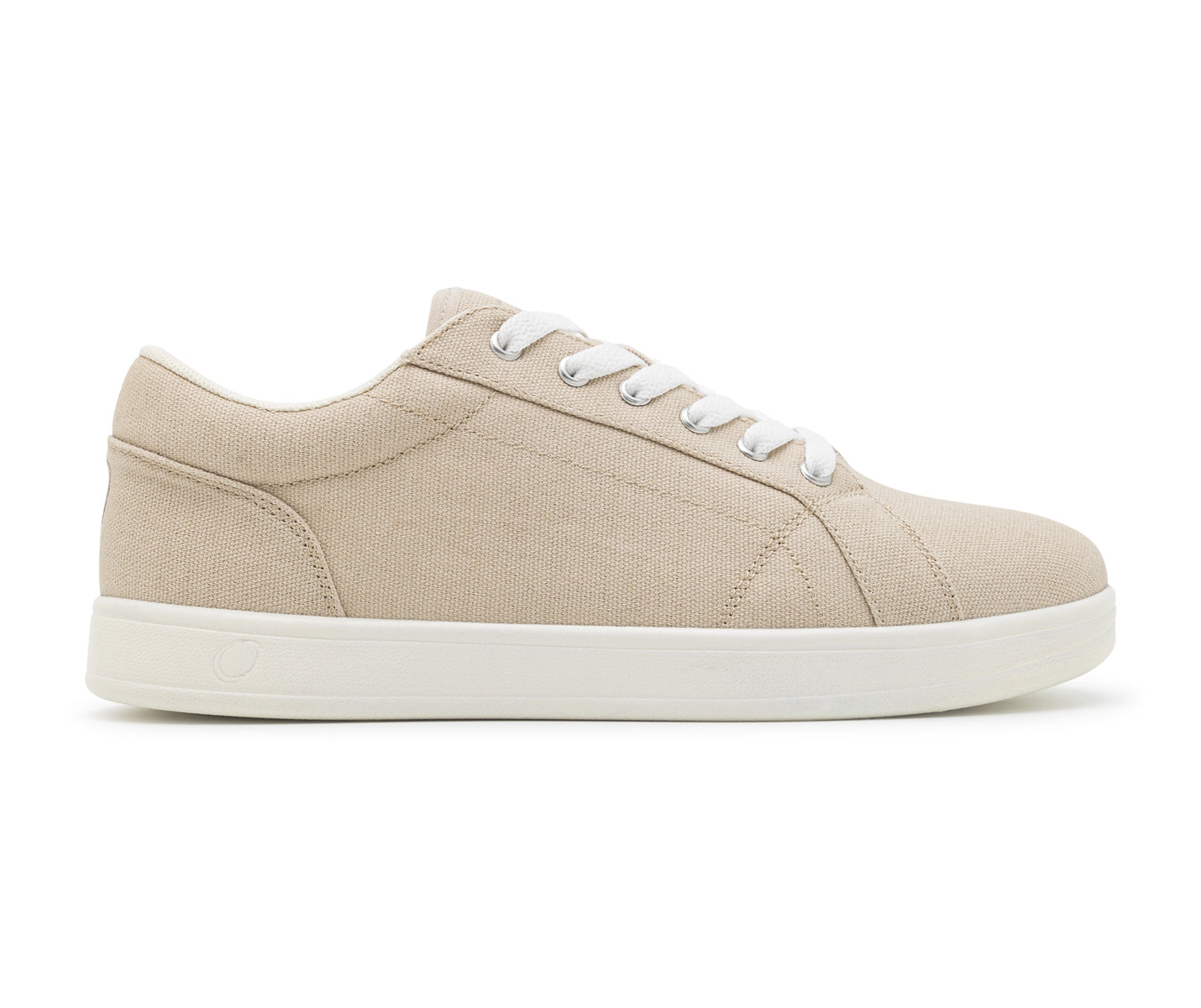 SMOVE Dance Sneaker in Beige von Dancing Queens mit weißen Schnürsenkeln und Sohle, Seitenansicht.